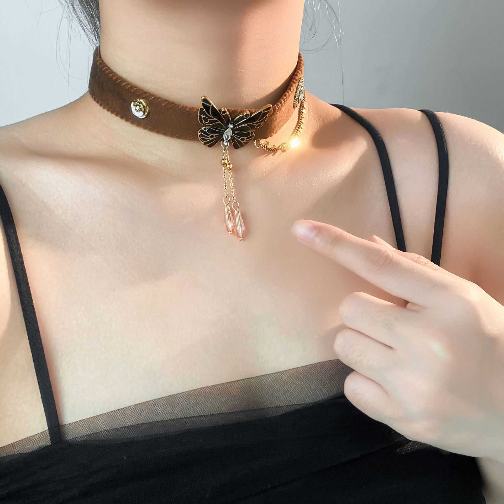 2024 ONTWERPERS Modieuze bruine vlinderketting voor dames, lichte luxe niche, high-end gevoel voor artistieke persoonlijkheid, veelzijdige trendy en minimalistische accessoires