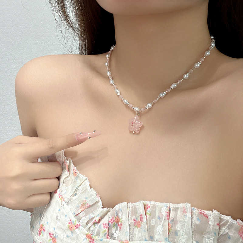 2024 ONTWERPERS Ontwerp een zomerse halsketting met zoete roze sterkralen voor dames met een high-end gevoel, niche zoetheid, coole stijl en sleutelbeenketting