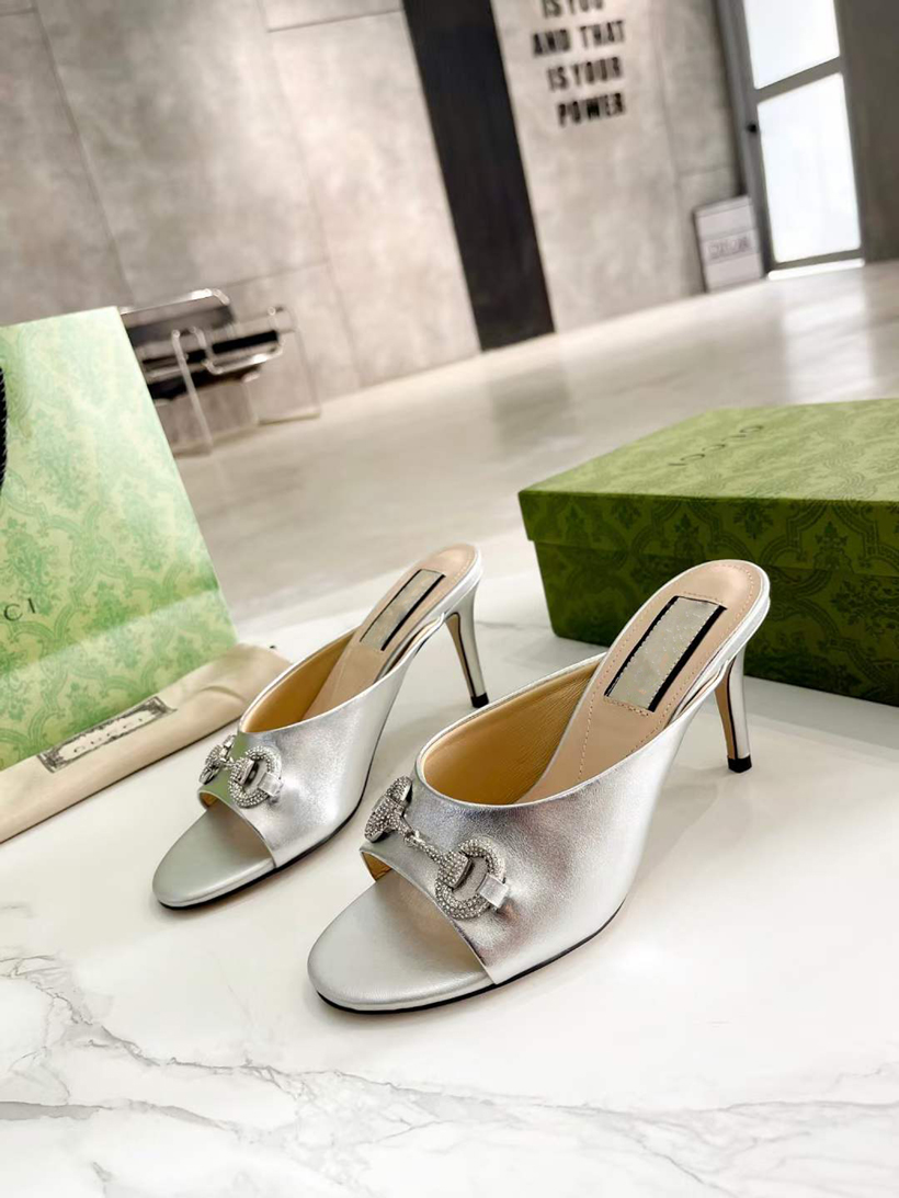 Moda letnie sandały sandały koni klamra 85 mm pompki Włochy Klasyczne złotą srebrną skórzaną Muller Half Tow Designer Trendy Evening Evening Sandal Heels UE 35-43