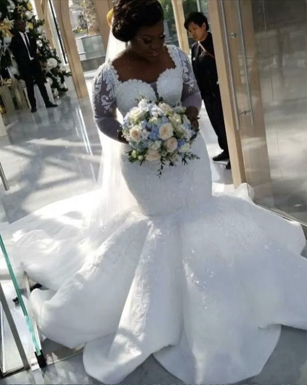 2024 Plus -storlek Mermaid Bröllopsklänningar Långärmar Sweetheart Halsbindning Paljetter Applique Lace Sweep Train Organza Satin Wedding Bridal Gown