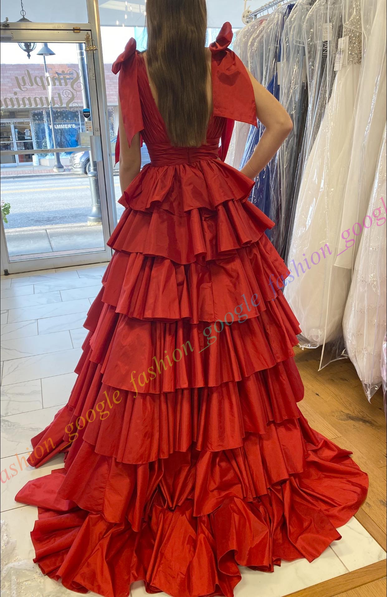 Robe de soirée formelle en taffetas à volants 2k24, col en V, concours de beauté, soirée de bal, événement spécial, Hoco Gala, cocktail, tapis rouge, robe de piste, séance photo, fente, rouge fuchsia