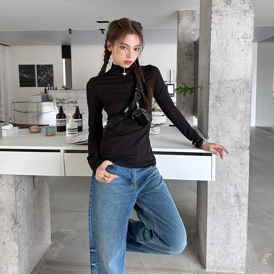 Women's undershirt autumn and winter new half zipper undershirt female fashion with classic black and white two-color undershirt