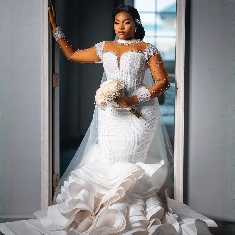 Abiti da sposa Aso Ebi taglie forti Collo trasparente Illusion maniche lunghe Tulle Abiti da sposa in pizzo Africano Nigeria Donne nere A strati Sirena Perle Abito da sposa D094