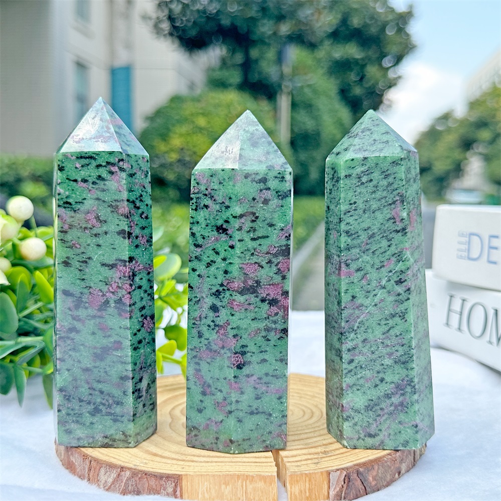 Ornamento de artes de torre de cristal vermelho e verde Varinhas de cura mineral Reiki Pedra de energia natural de seis lados Pilares de quartzo com capacidade.