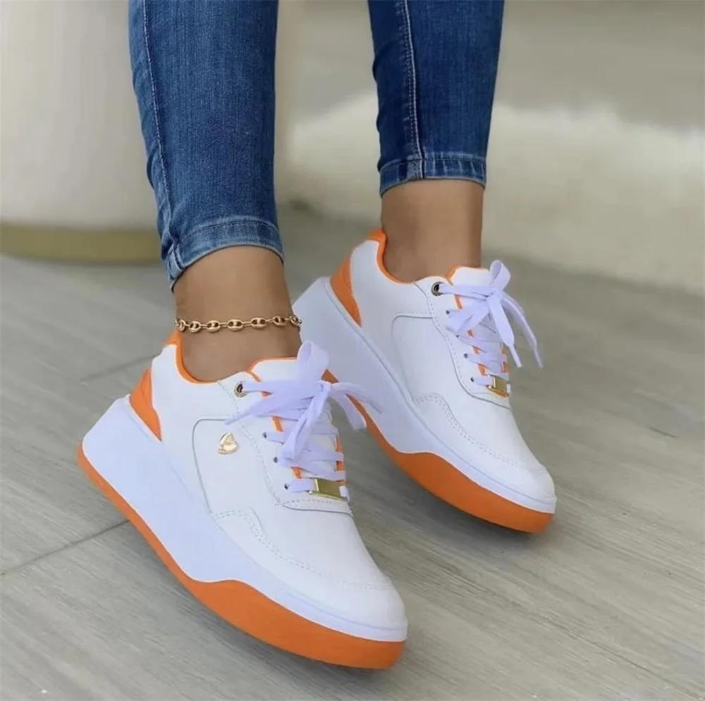 Stövlar kvinnors nya sneakers 2022 Autumn Fashion Mix Color Ladies Lace Up Vulcanized Shoes 3543 Largesized Female Casual Sport Flats