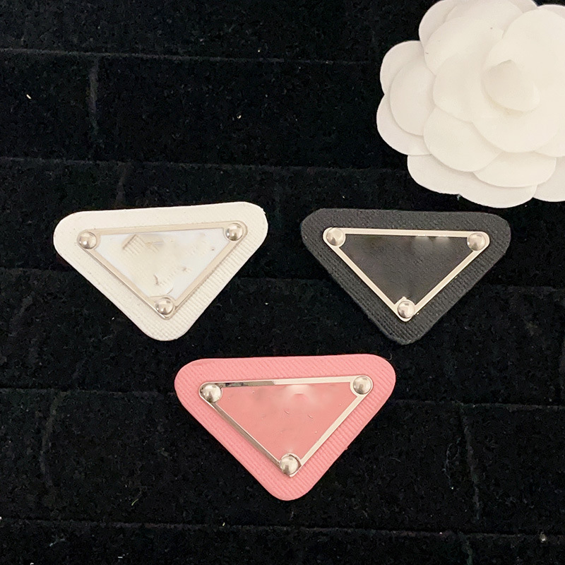 Designer Pra Candy Color Brooch Pins Temperament Letters Badge Clothes Bag Triangle Brooches Jewelry Gift Accessories