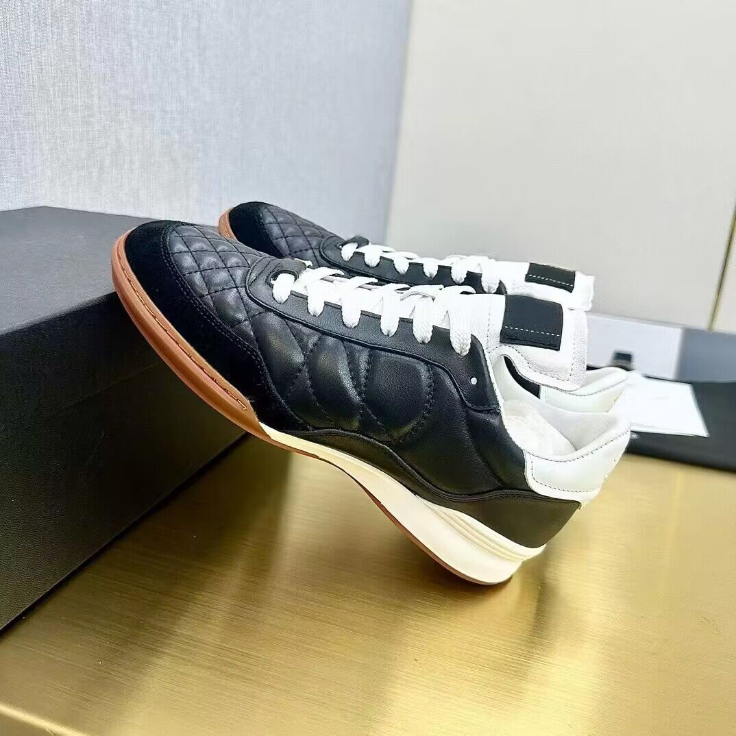 Sapatos Casuais Brancos Mulheres Designer Sapatos Lace Up Travel Leather Sneaker 100% Cowhide Lady Grosso Soled Running Trainers Mulher Sapato Plataforma Ginásio Sapatilhas Tamanho 34-39-40-41