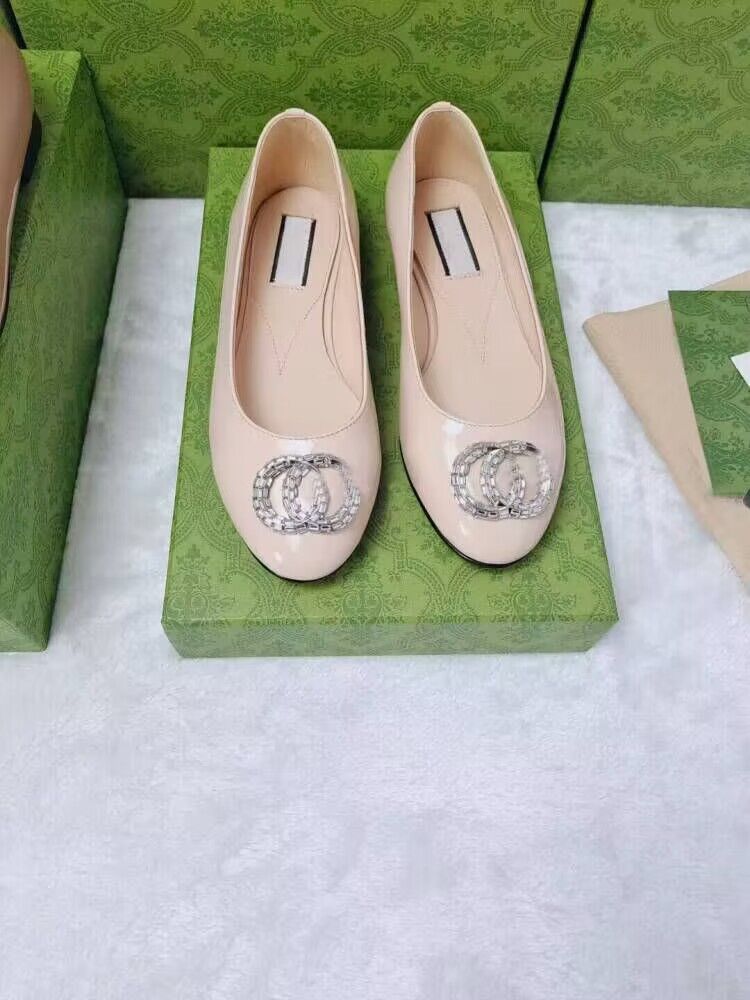 Elbise sandalet tasarımcı ayakkabılar deri düz topuk ayakkabıları yeni kemer toka sandalet moda seksi elmas ayakkabı sıradan kadın ayakkabı boyutu 34-41-42 kutu deri taban koyun derisi