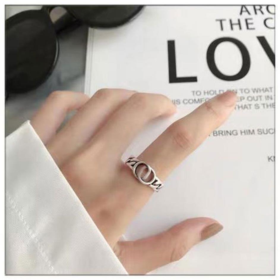Man kvinnliga par ringer designer ring med bokstäver silver och guld smycken rostfria292u
