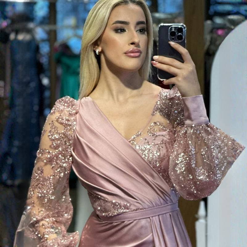 Dusty Rose Mãe da Noiva Vestidos Plus Size V Neck Mangas Compridas Renda Elegante Lindo Vestido da Mãe Dividido Cetim Elástico Vestidos de Noite Formais M146