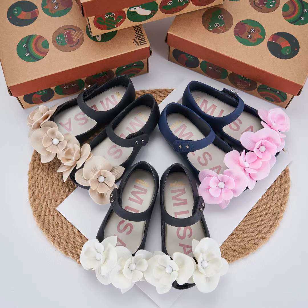 Sneakers Nieuwe Mini Melissa Bloem Gelei Schoenen Prinses Meisje Mode Pvc Zomer 2023 Sandalen Kids Populaire Partij Strand Schoenen HMI131HKD230701