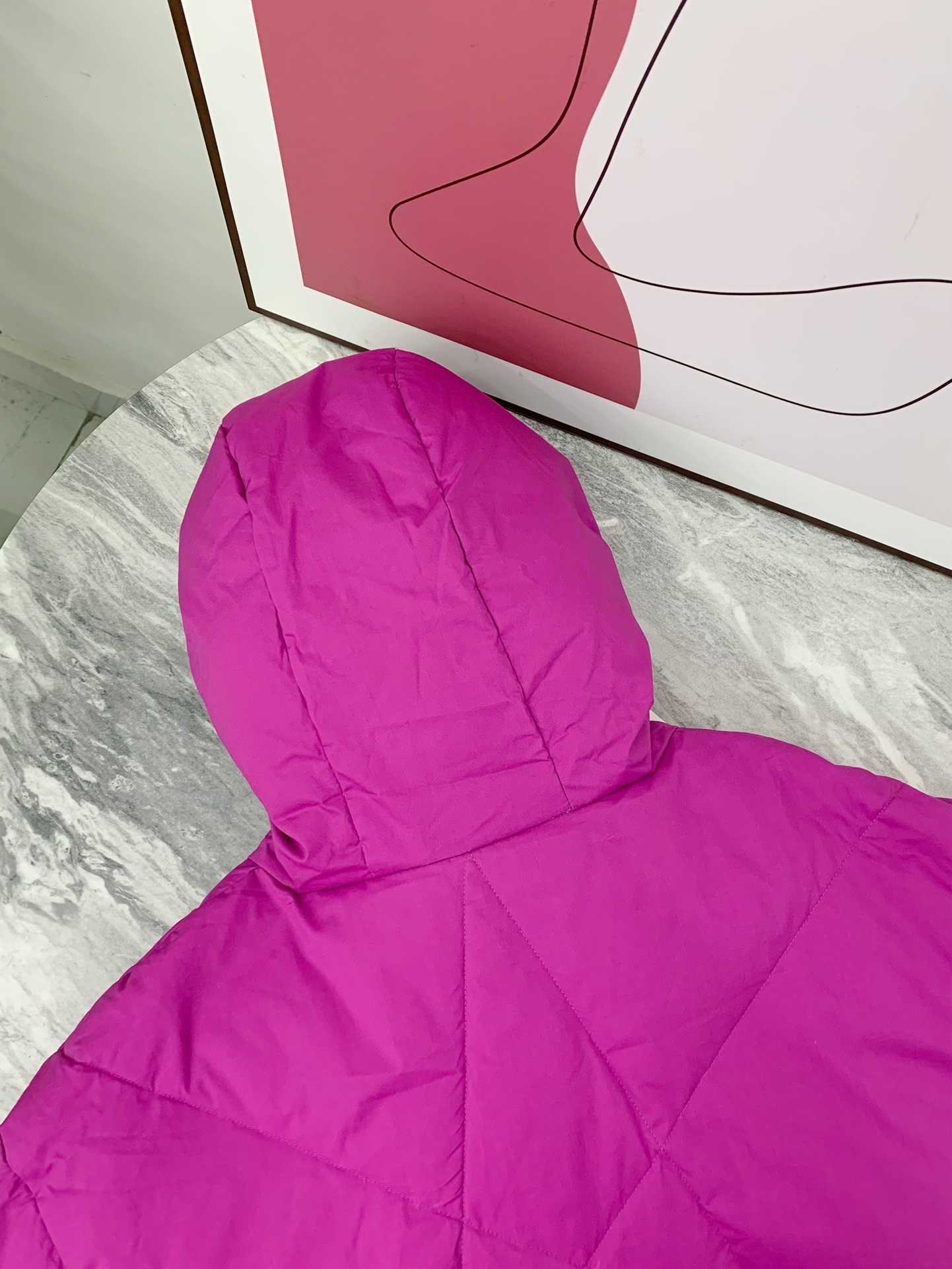 Automne et hiver nouvelle veste en duvet à capuche pour femmes, conception de fermeture à glissière aux poignets, nouvelle mode, ample grande taille taille M à 4XL.