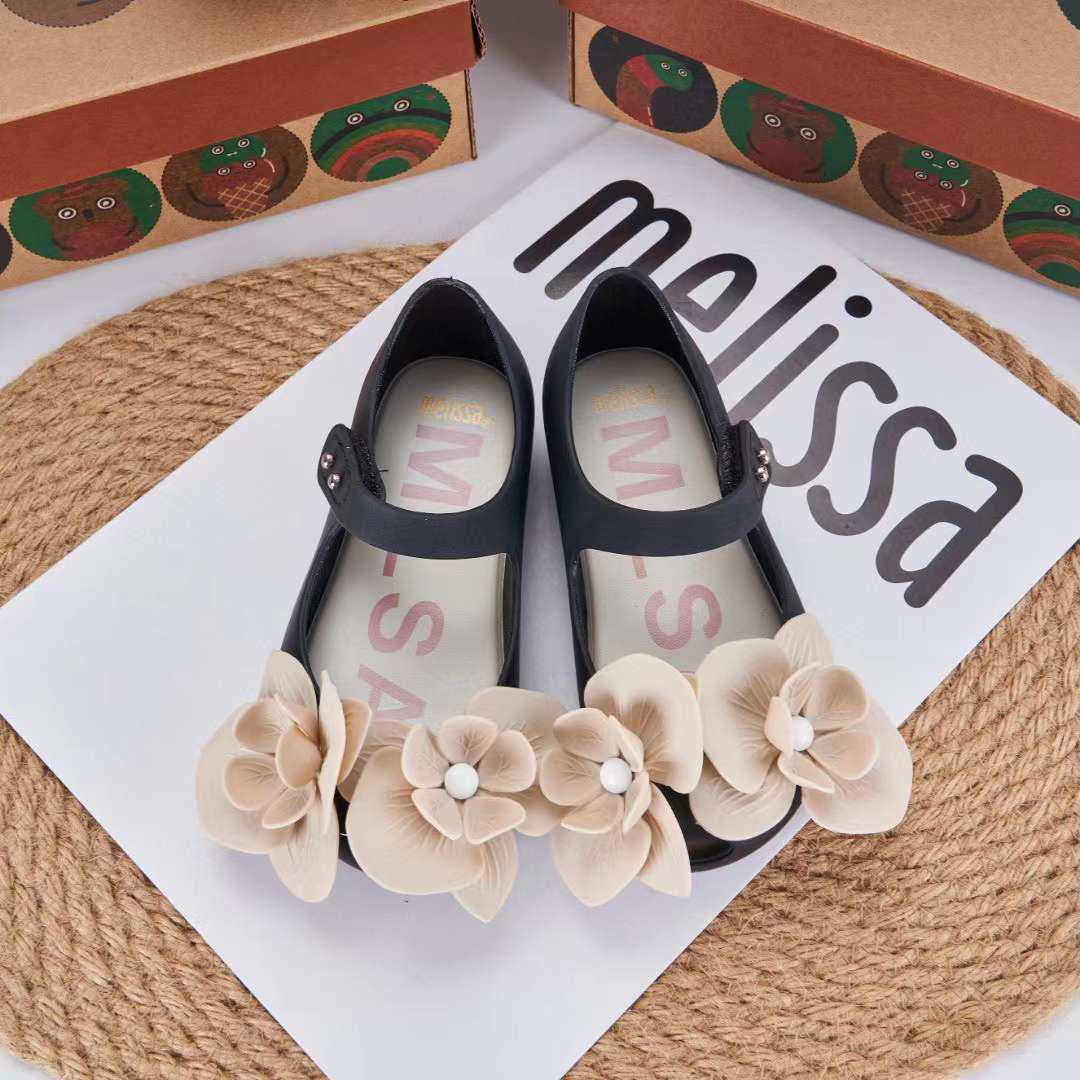 Sneakers New Mini Melissa Flower Jelly Buty Princess Girl Fashion Pvc Summer 2023 Sandały Popularne impreza plażowe buty HMI131HKD230701
