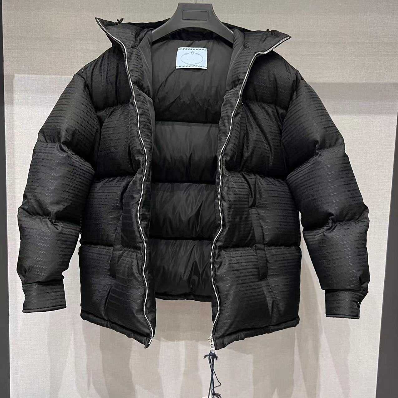 가을과 겨울의 새로운 Jacquard Nylon Down Jacket, Jacquard Technology 스타일을 강조하고, White Duck Down, 따뜻한 보호를 제공하고, 남성과 여성 커플도 마찬가지입니다.