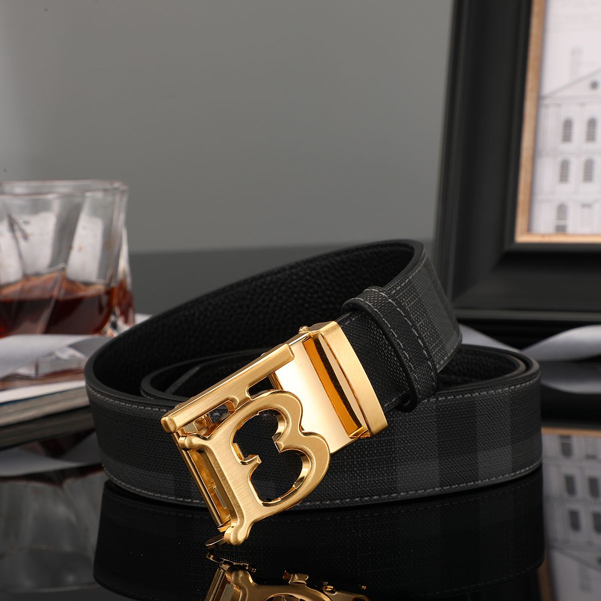 حزام الرجال مشبك تلقائي اسم العلامة التجارية حزام فاخر مخطط إلكتروني إبزيم حزام الموضة الكلاسيكي الذهب والفضة الأسود مشبك عرض غير رسمي مقاس 3.8 سم