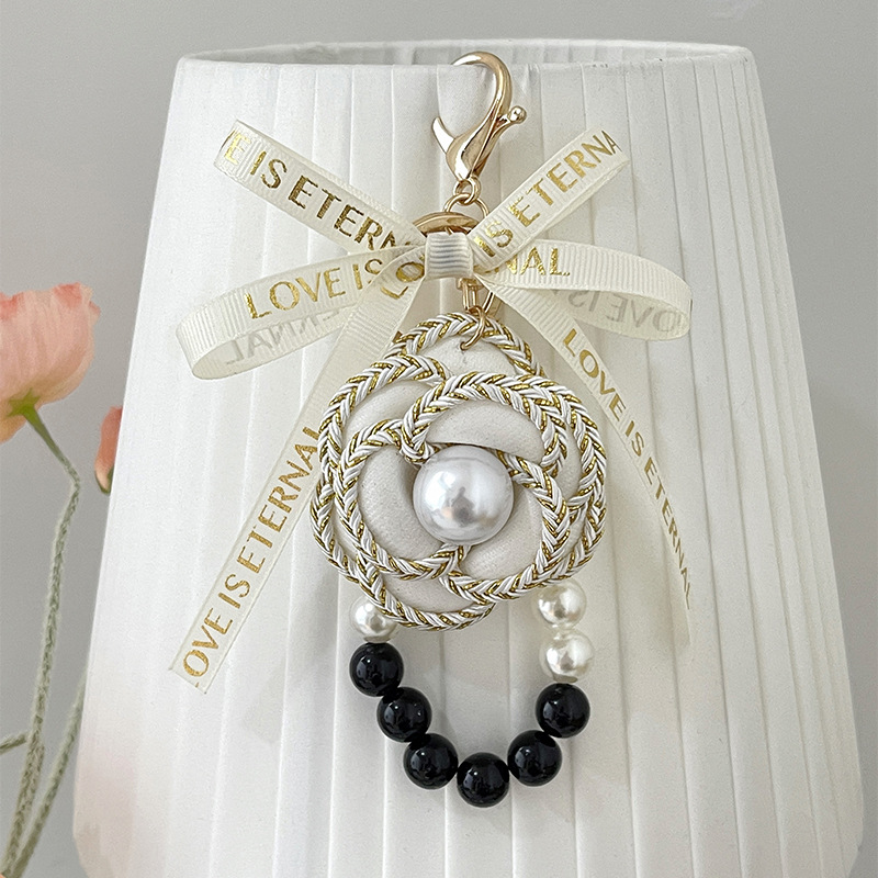 Pretty Fabric Flower Pearl Ribbon Bow Keychains Car Key Ring New Fashion Bag Purse Charms Nyckelkedja för kvinnliga flickor gåvor