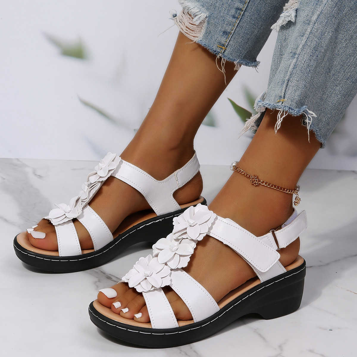 Skor för kvinnors sommar 2022 Modeblomma Rund Toe Sandaler Kvinnor Platform Kilsandaler Kvinnor Roman Comfort Sandalias L230704