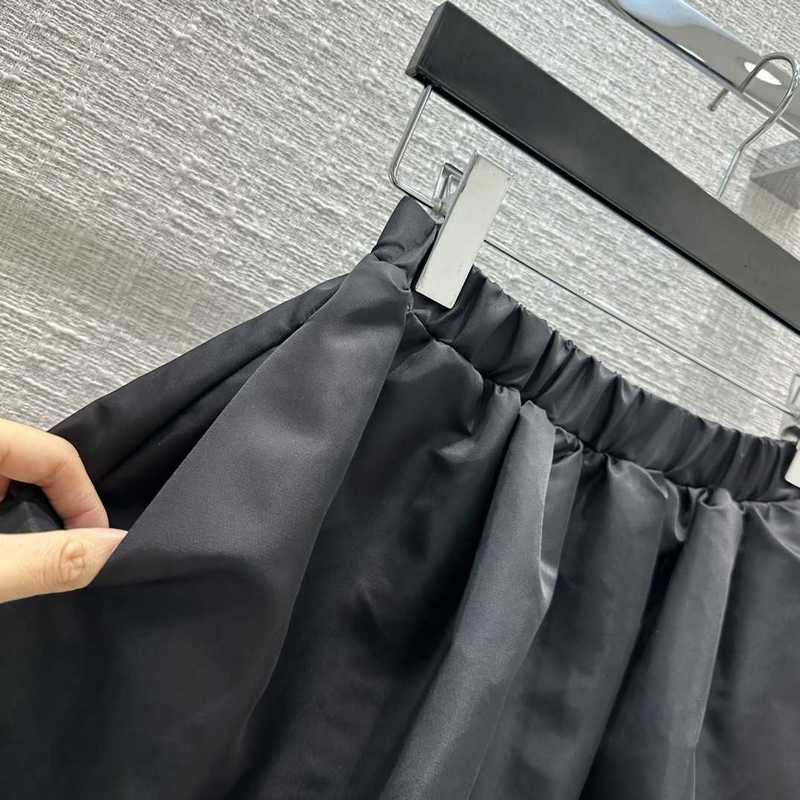 Skirts designer Nylon short skirt, casual girl style, slim and tall, triangular bag patch pocket, fashionable handsome, elastic high waisted umbrella skirt 17WP