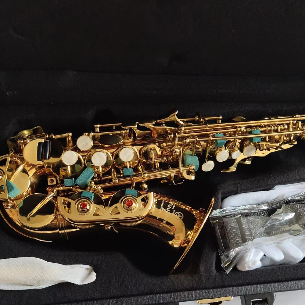 Klassieke BB-gestemde sopraan gebogen saxofoon gelakt goudmessing shell toetsen gemaakt in Japan vakmanschap professionele prestaties houtblazers instrument met koffer