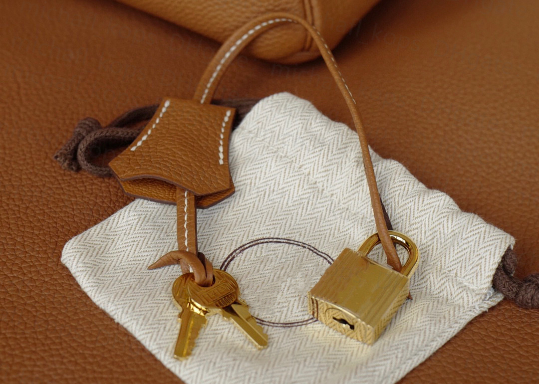 10A Tote Bag Top Qualidade Espelho 1: 1 Cera de Mel Costurada à Mão Luxo Mulheres Bolsa Gold e Silver Lock Designer Bag Side Serial Number com caixa