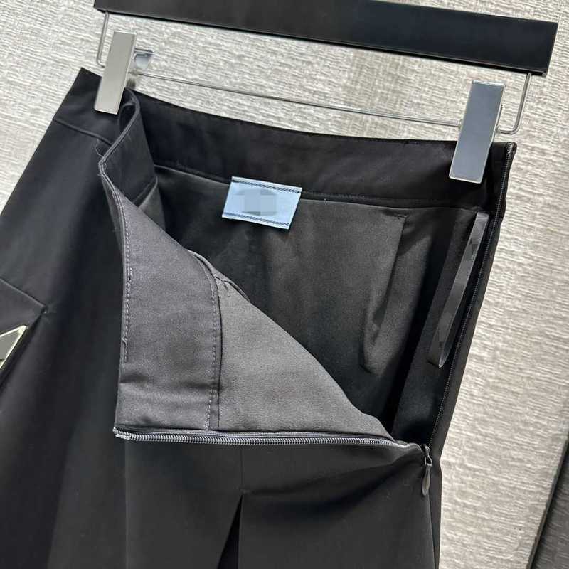 Designer de saias estilo Workwear saia longa preta, estilo menina bonita, corte tridimensional da moda, dividido e plissado, mostrando uma tendência de saia slim de um passo QA3V