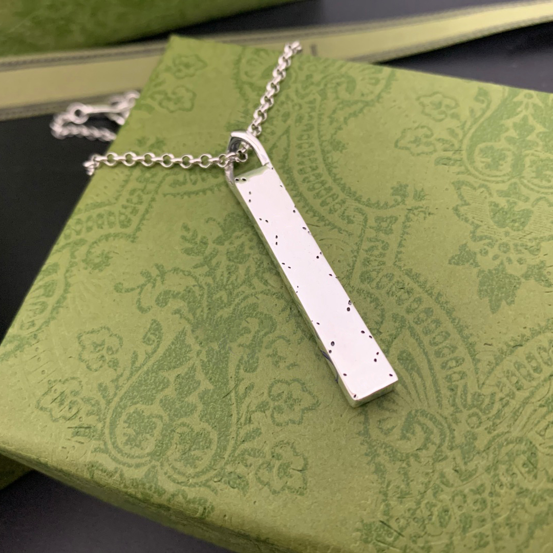 Designers necklace luxury jewelry Big square pendant necklaces design versatile trendy style Christmas Valentine Day jewelry Colorless and allergy-free