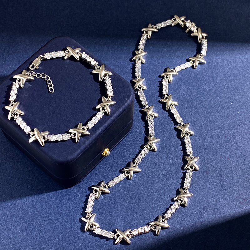 Nowy zaprojektowany naszyjnik modowy gładki lśniące metal x litery postaci pełne diamenty osadzanie luksusowych parowców bransoletki projektant biżuterii t089101