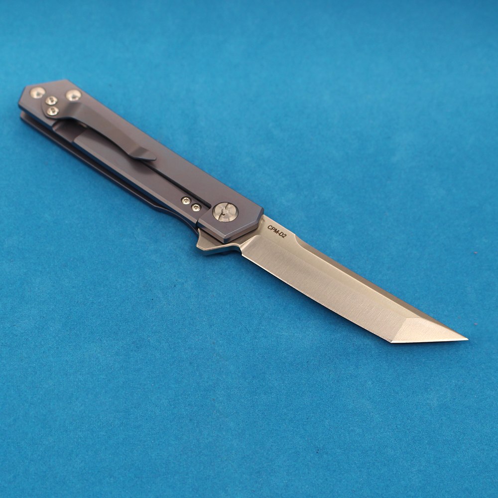 Najwyższa jakość M2375 Flipper Składanie noża D2 satiin tanto 3 mm Blade Blue TC4 Titan Ald Stopy Łożysko kulkowe Szybkie noże z otwartymi folderami