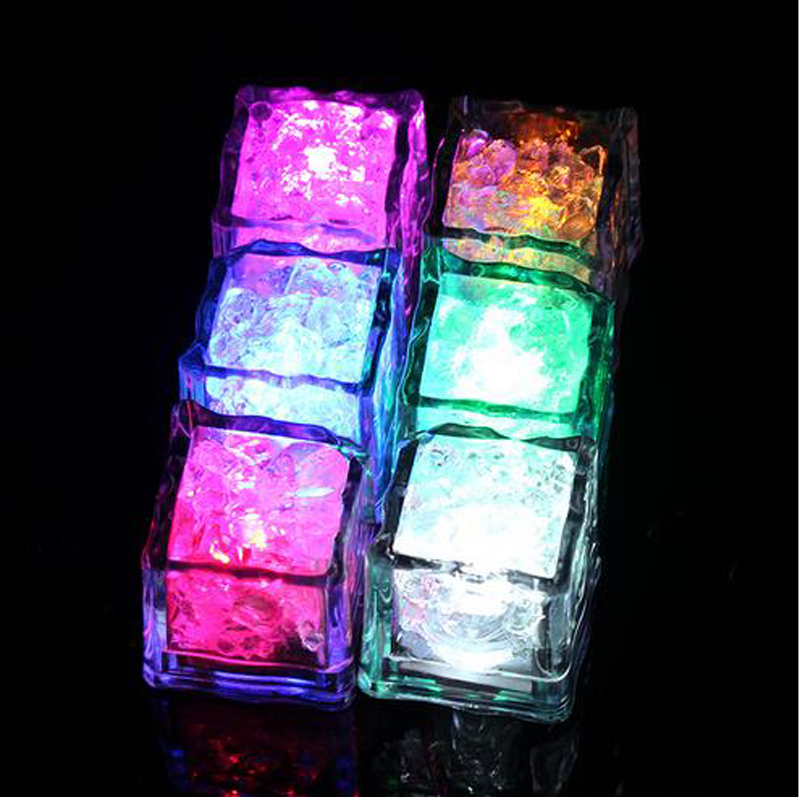 LED Gadget Aoto Colors Mini Romantic Luminous Artificial Ice Cube Flash Light para festa de casamento decoração de bar de Natal