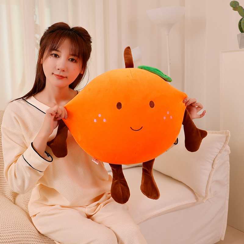 Mjuka plyschdjur 40 till 60 cm Mjuk orange docka Plysch fruktkudde Mjukfoder Plysch med ben Orange Peluche Kawaii Rumsdekor Plysch HKD230706