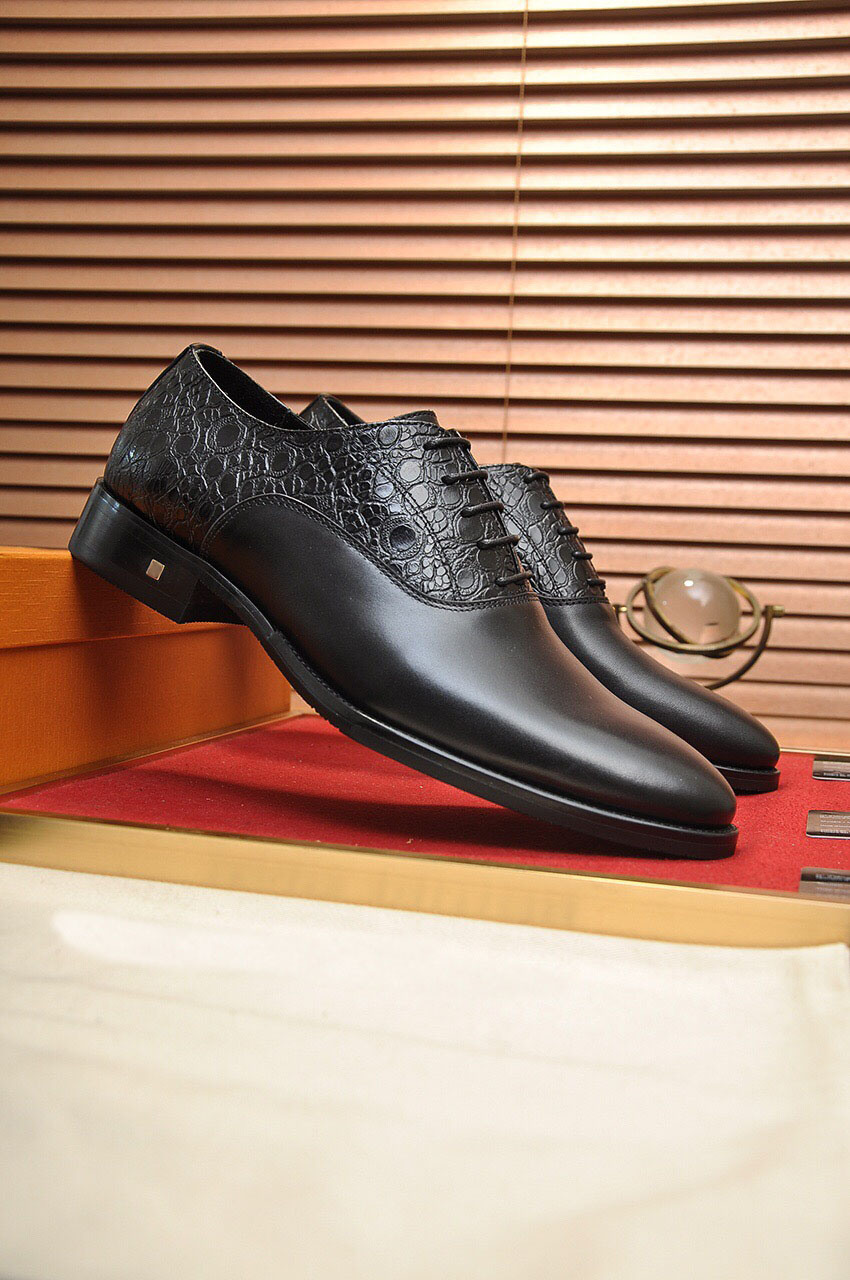 2023 Abito da uomo Scarpe eleganti da sposa feste Oxfords Mocassini casual da lavoro in vera pelle Marca maschile Eleganti appartamenti formali Taglia 38-45