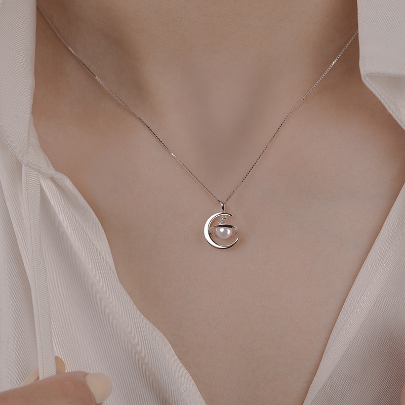 planet necklace female niche design sense temperament Necklaces pearl Saturn clavicle chain light luxury power chain Pendant Necklaces