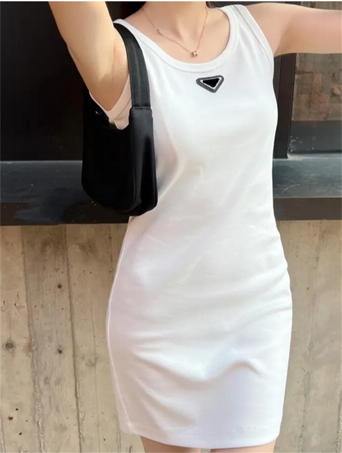 Fritidsklänningar för kvinnor Sommarmode Damöverdelar Tankklänning Stickad bomull U-hals ärmlös massiva sexiga klänningar Bodycon Minikjol