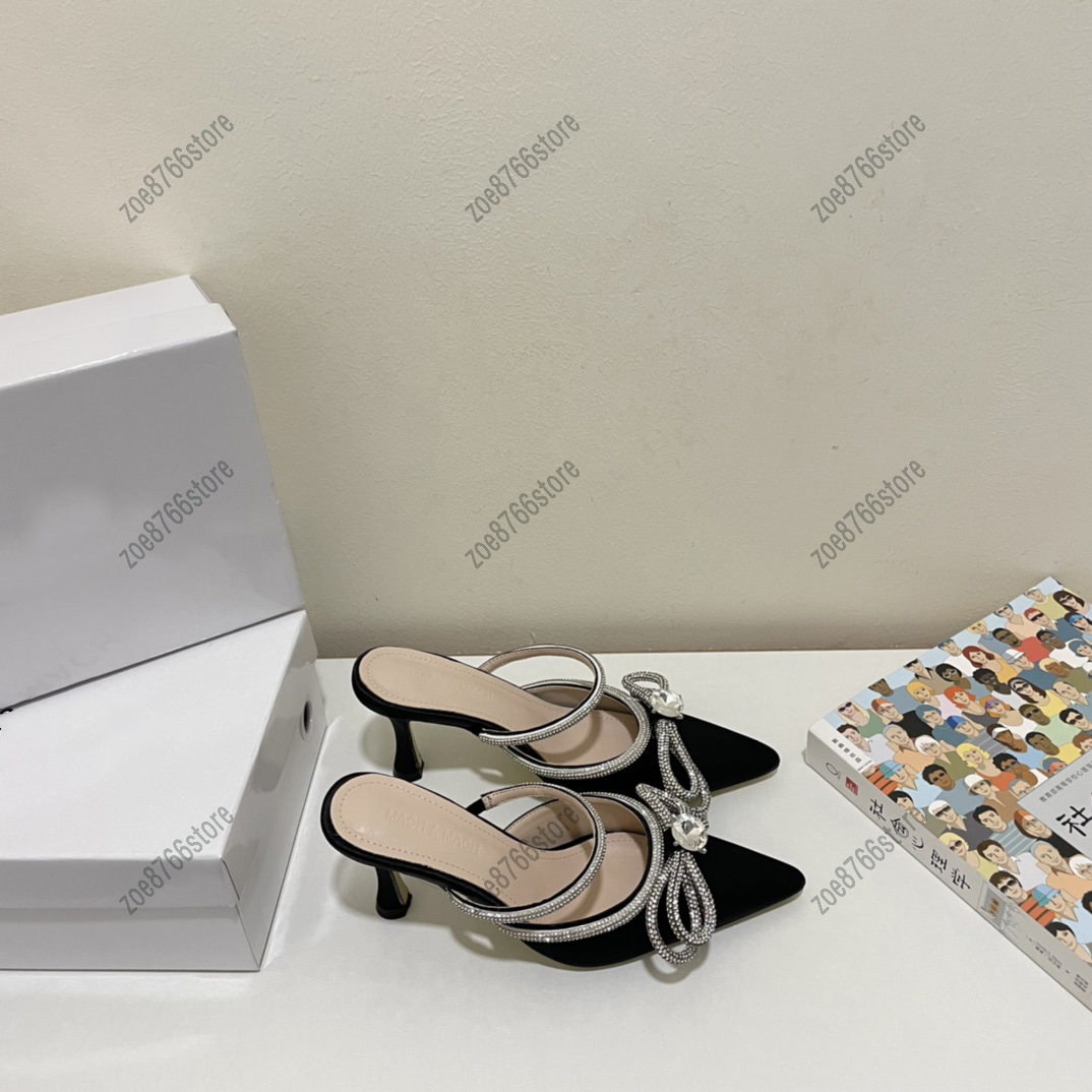 Роскошные дамы заостренные сандалии сандалии алмаз лук дизайнеры дизайнеры Ladies Black White Fashion Classic Ladies Wedding Party Casual Casual