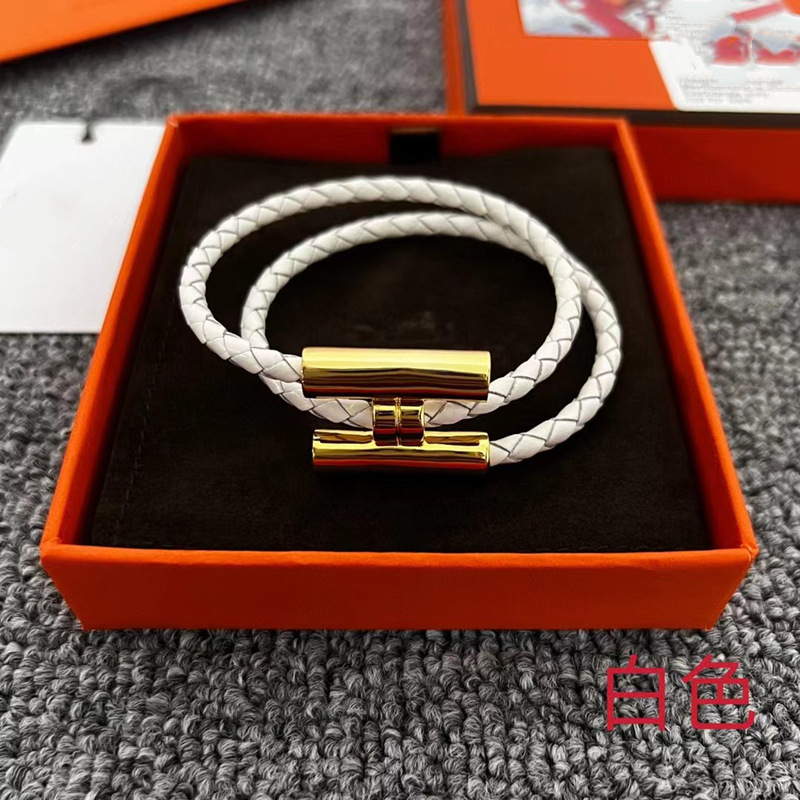 Bracciale da donna a doppio cerchio di nuova concezione, acciaio al titanio 18 carati, fibbia con lettera, classico braccialetto in corda di cuoio, gioielli di design