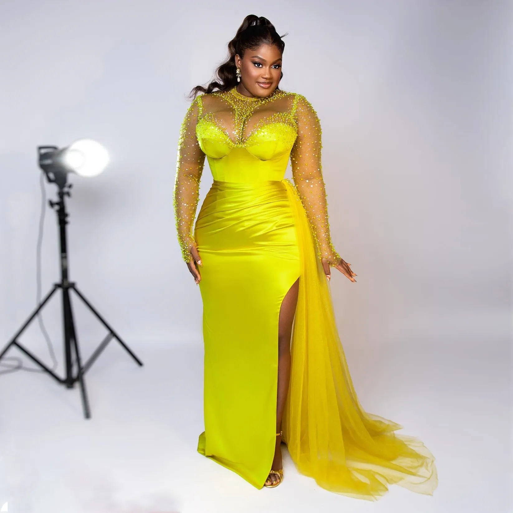 레몬 그린 플러스 크기 아프리카 공식적인 드레스 반짝이는 구슬 깎아 지른 얇은 슬리브 댄스 파티 드레스 흑인 여자 섹시 슬릿 이브닝 파티 가운