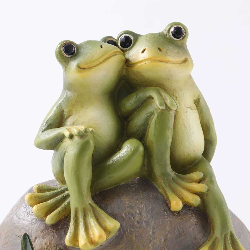 Lifelike Animal Figurine Garden Decor Lawn Accessories Romantic Resin Lover Frog Decor Frogs Couple Statues L230620