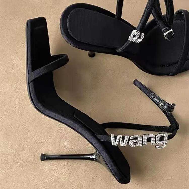 Zwart Woord Gesp Sandalen Nieuwe Zomer Strass Letters Mode Vierkante Neus Hoge Hakken Damesschoenen Sexy Stiletto L230704