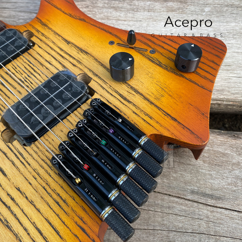 Ny ankomst Pro Huvudlös elektrisk gitarr Amber Burst Color Ash Body Rostad Maple Neck Jumbo Rostfritt stål snedkant