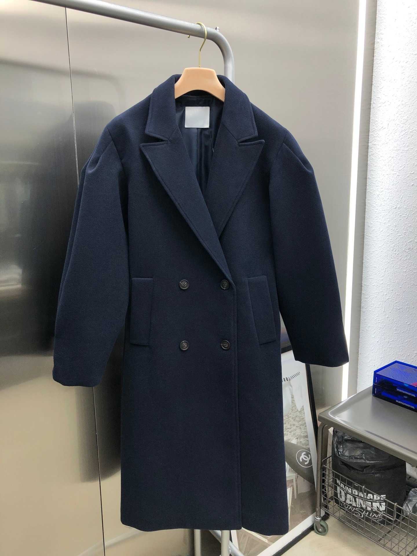 Trench blu di lana da donna autunnale e invernale, lana spessa calda e alla moda, tessuto di lana selezionato di alta qualità, sentirsi a proprio agio, design con polsini ribassati.