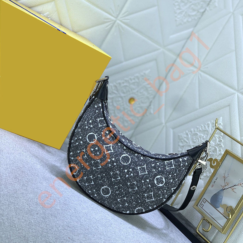 Mode Half Moon Bags Luxury Crossbody Bags Designer Väskor för Waman Högkvalitativa axelväskor Klassiska Moon Baguette -väskor präglade kedjepåse Kopplingspåsar Kvinnor Purse