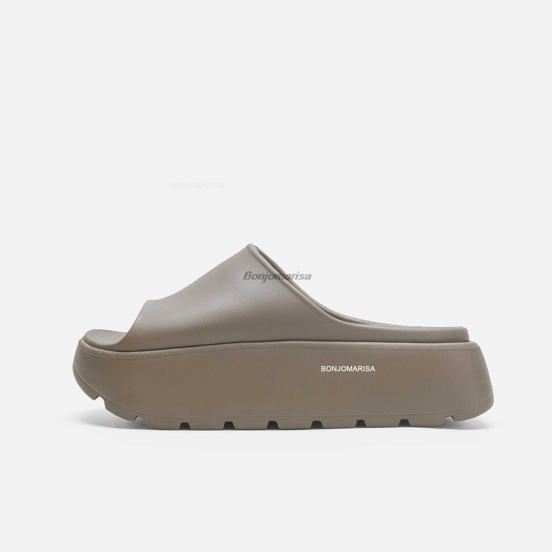 Sandały na platformie dla kobiet z wystającym palcem letnie masywne buty Flatform Slip On Outdoor kryty pantofel sandały Summer Beach Roman L230704