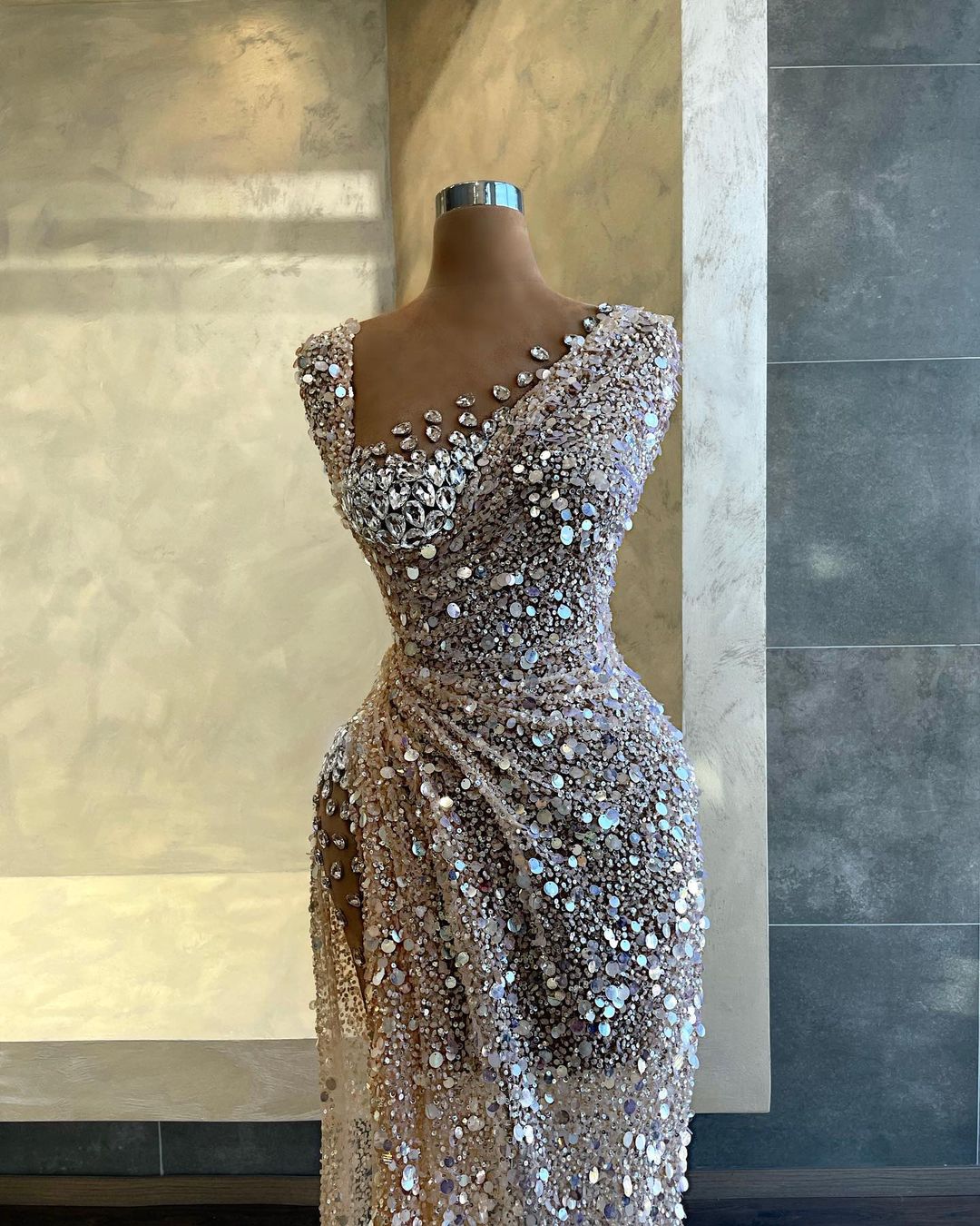 Abiti da sera sexy da festa estivi su misura senza maniche in pizzo con strass in paillettes lunghi fino al pavimento con abito da ballo Nuovi articoli in vendita calda