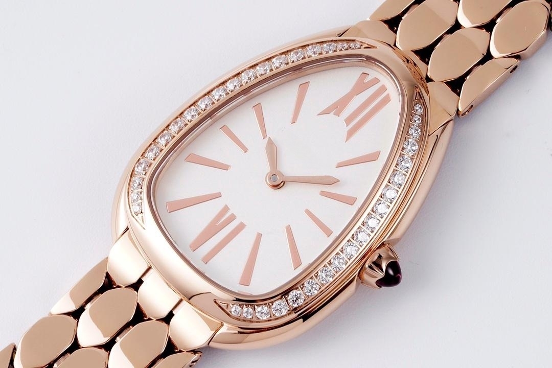 News AAA Luxury Fashion Watch Ladies Watch Set Classic Diamond Ring Dial Quartz Battery