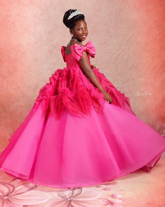 2023 Fuchsia Cristaux Robes De Fille De Fleur Robe De Bal Tiers Organza Tutu Lilttle Enfants Anniversaire Pageant Robes De Mariage ZJ518