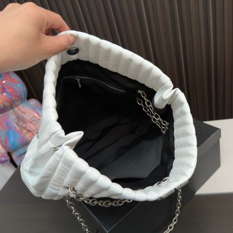 2023 nouveau sac pliant de haute qualité en cuir de vachette pour femmes chaîne d'épaule en métal rayé sac à bandoulière Portable sous les bras marque de luxe tendance de la mode personnalisée