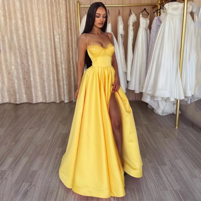 Árabe Aso Ebi Amarelo A Line Vestidos de Noite Para Mulheres Sexy Alta Divisória Alças Espaguete Cetim Ocasião Formal Vestidos de Festa Lantejoulas Frisado Longo Baile Vestido Maxi CL2626