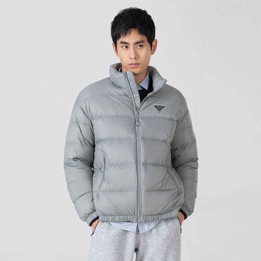 Autumn and winter men's stand-up collar down jacket, light but warm and comfortable, simple and generous version, light and lightweight down no weight.