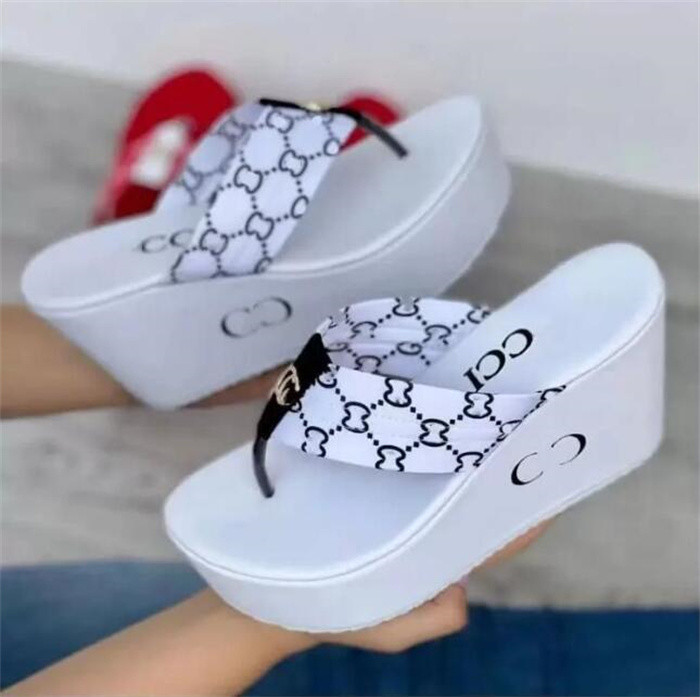 2023 Luxury Fashion Designer Sandaler Flat Slippers With Summer Outdoor Floor Slide Wedge Sandals Lady Letters Cowboy Classic Women Beach Shoes 36-43 AAA
