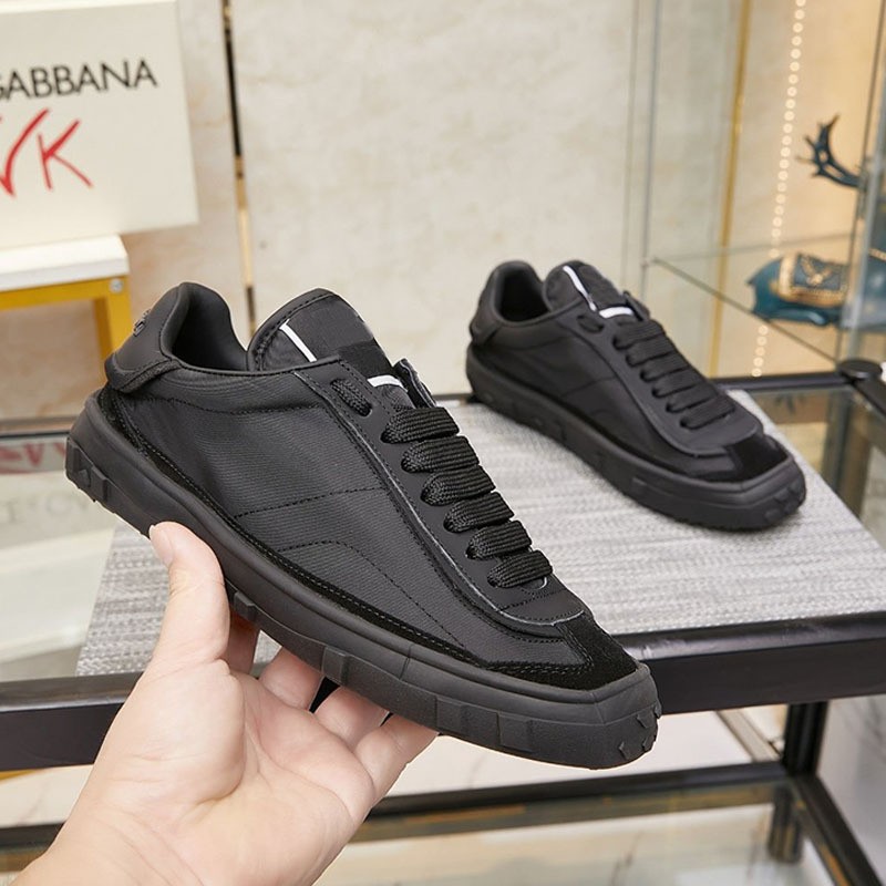 Scarpe sportive e il tempo libero da uomo nuove di alta qualità dell'estate 2024, scarpe da tavola con fondo piatto, piccole scarpe bianche con lacci in pelle patchwork in tela cerata